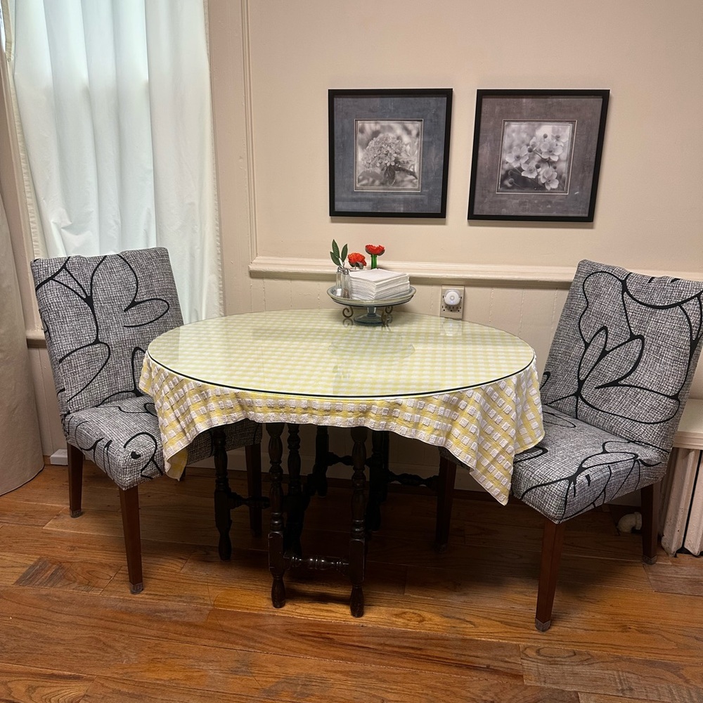 Tablecloth - Picture 2 of 6